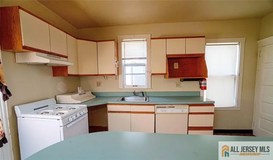 -52 Ellen Street, New Brunswick, NJ 08901 - #2