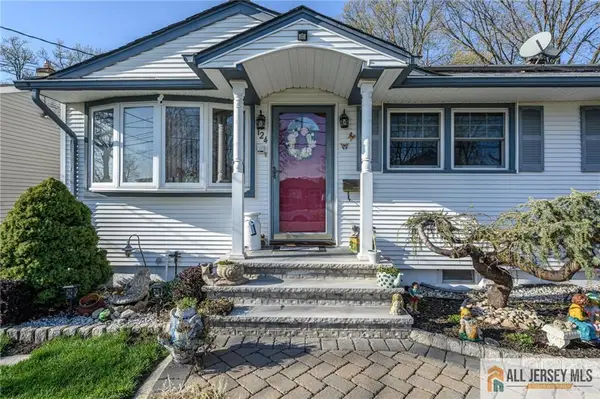 -124 Inwood Avenue, Colonia, NJ 07067