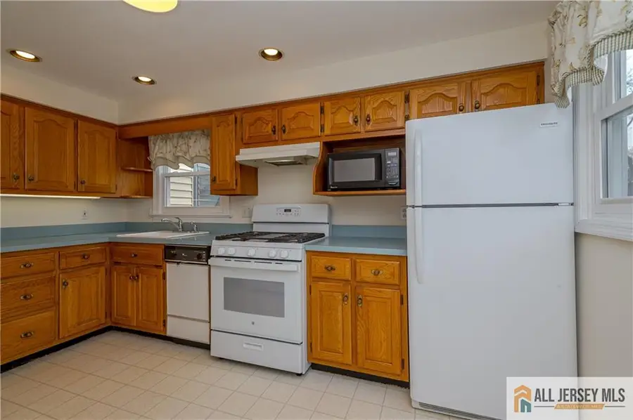 -8 Fitzsimmons Avenue, Middlesex, NJ 08846 - #3