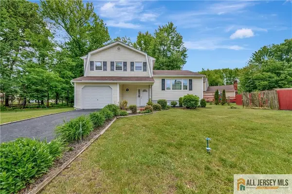 -6 Sherry Court, Edison, NJ 08820