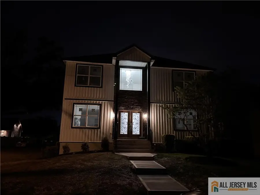 -28 S Mckinley Avenue, Iselin, NJ 08830 - #3