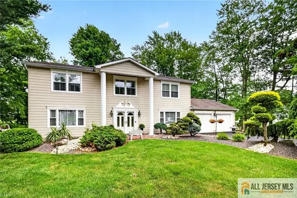 -3 Driftwood Court, Monroe, NJ 08831
