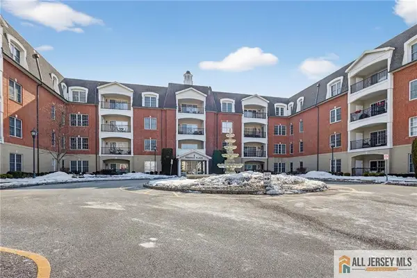 -315 Regency Place, Woodbridge Proper, NJ 07095