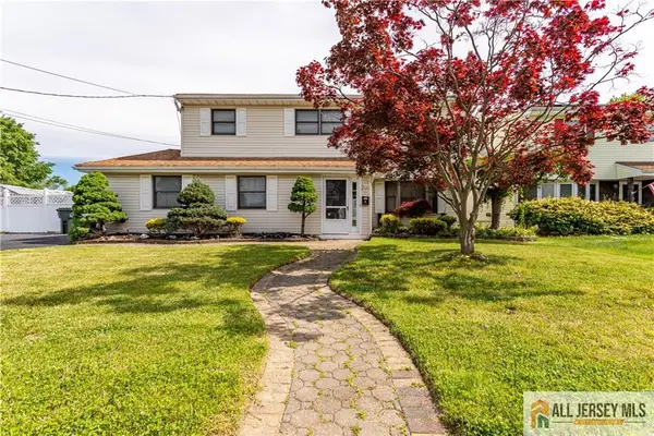 -16 W Susan Street, Hazlet, NJ 07730