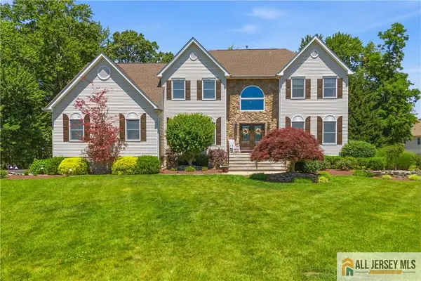 -16 Kings Court, Monroe, NJ 08831