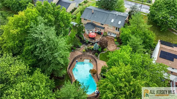 -6 Limoli Court, Edison, NJ 08820