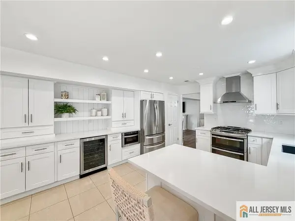 -26 Surrey Drive, Old Bridge, NJ 08857