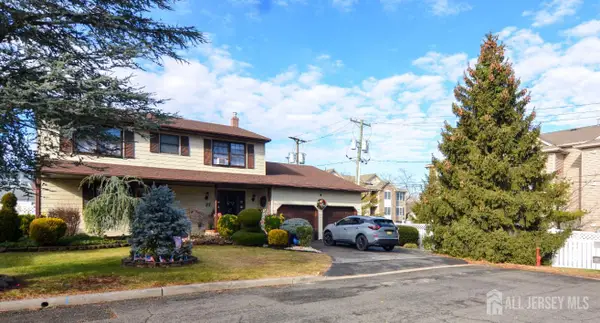 -27 Henley Street, Woodbridge Proper, NJ 07095