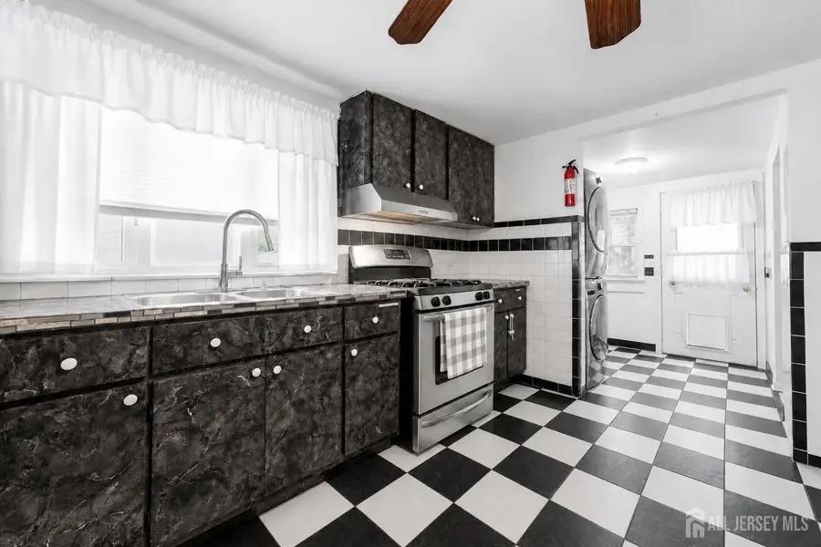 -720 Mary Street, Perth Amboy, NJ 08861 - #2