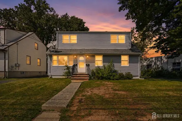 -10 N Washington Avenue N, Colonia, NJ 07067