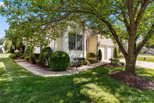 -9 Westminster Drive, Monroe, NJ 08831