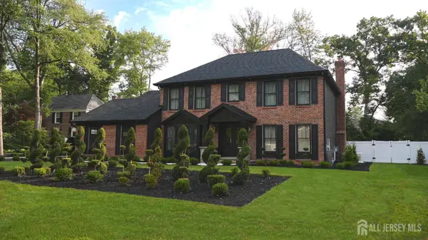 -9 Wood Lake Court, North Brunswick, NJ 08902