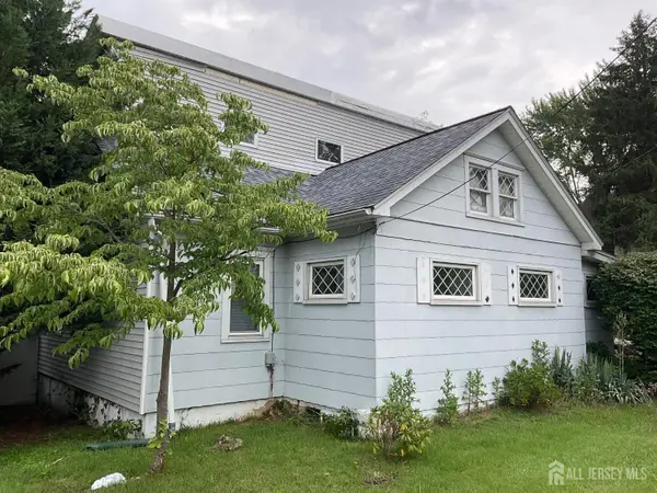 -215 Gatzmer Avenue, Jamesburg, NJ 08831