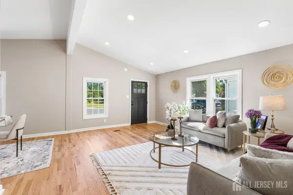 -35 Deer Way, Manalapan, NJ 07726