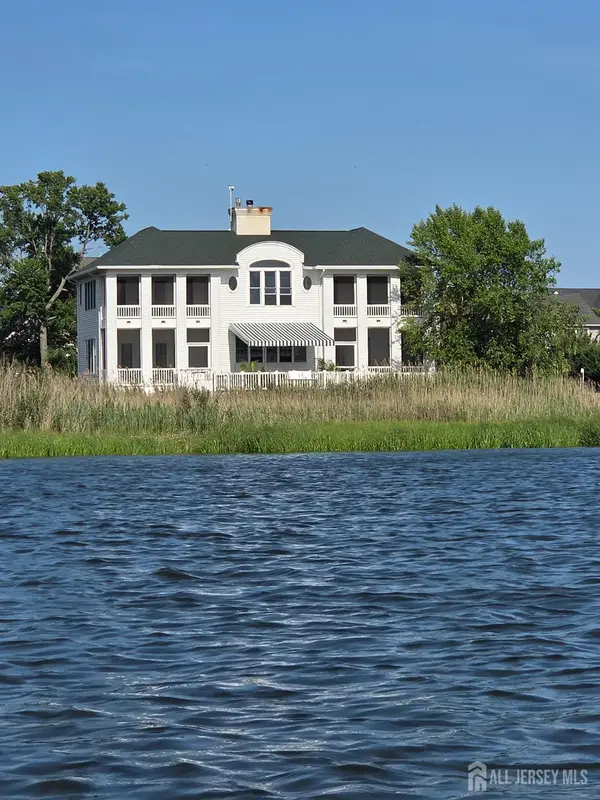 -43 Columbus Drive, Monmouth Beach, NJ 07750