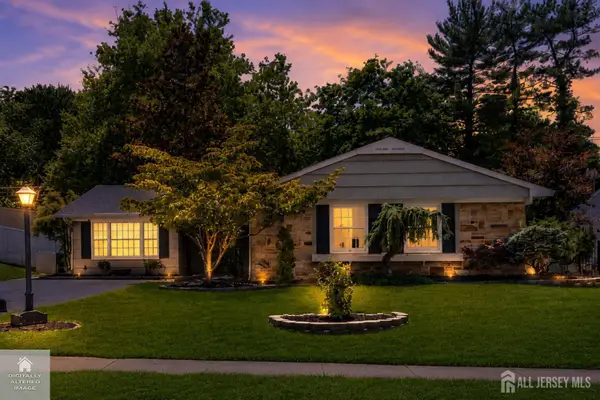 -26 Inglewood Lane, Aberdeen, NJ 07747