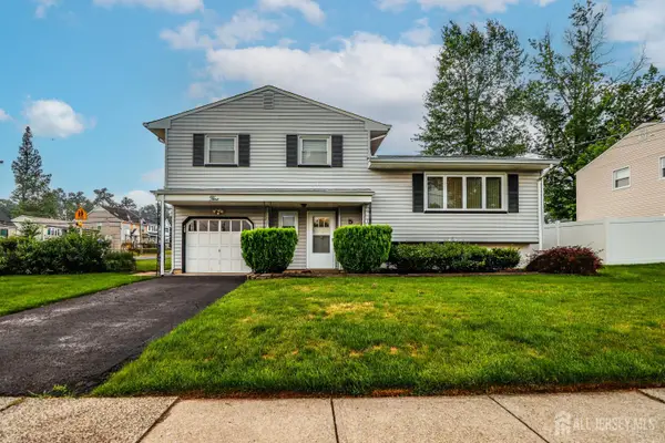 -5 Thelma Court, Colonia, NJ 07067