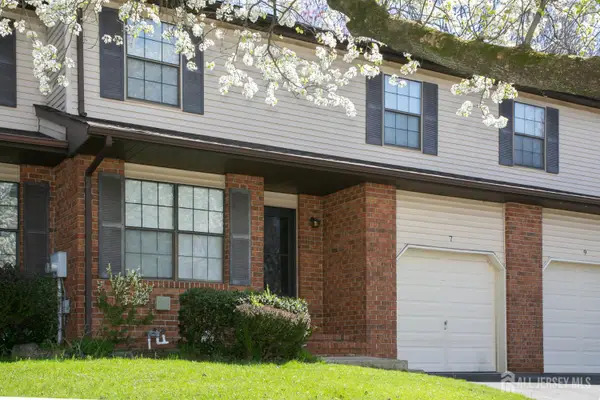 -7 Cactus Court, Edison, NJ 08820