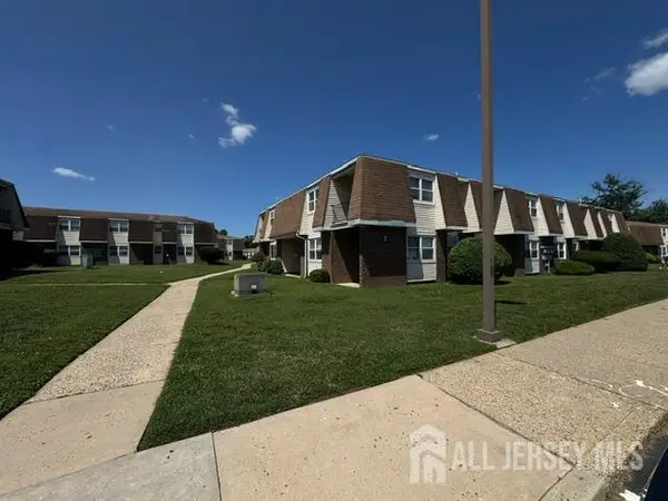 -21 Florence Tollgate Place, Florence, NJ 08518