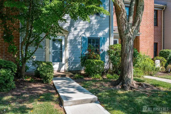 -5 Pear Tree Lane, Franklin, NJ 08823