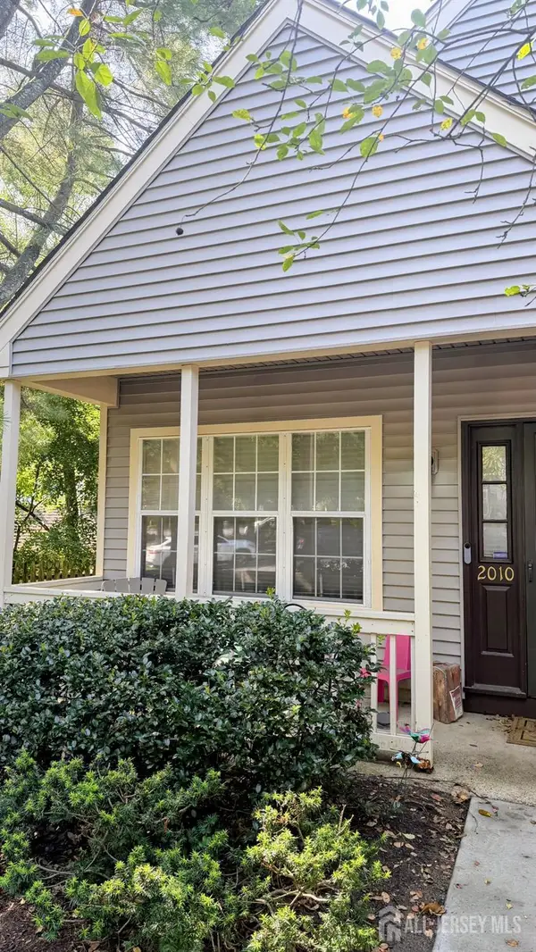 -2010 Sandlewood Court, South Brunswick, NJ 08852