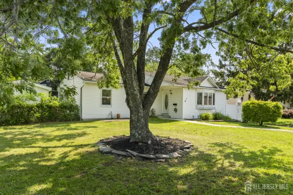 -13 Chestnut Street, Farmingdale, NJ 07727