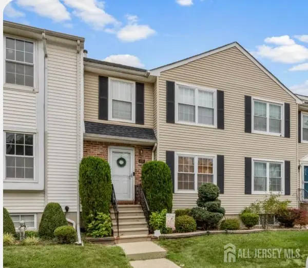 -40 Lantern Lane, Sayreville, NJ 08872