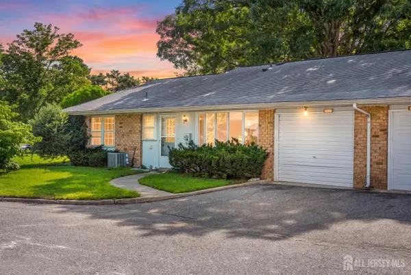 -106 Buckingham Drive #B, Manchester, NJ 08759
