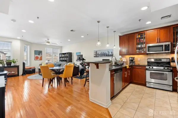 -203 Hackensack Plank Road #3D, Weehawken, NJ 07086