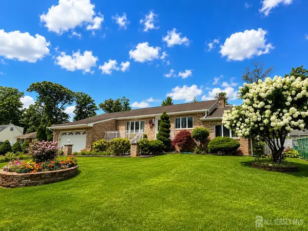 -41 Edgewood Avenue, Colonia, NJ 07067