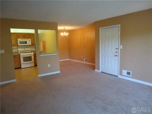 -313 Wimbeldon Court, North Brunswick, NJ 08902