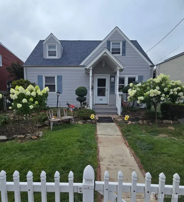 -215 Sherry Street, Woodbridge Proper, NJ 07095