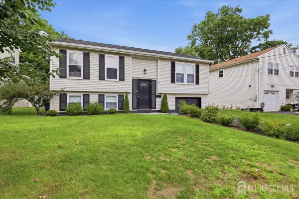 -17 Weston Street, Metuchen, NJ 08840