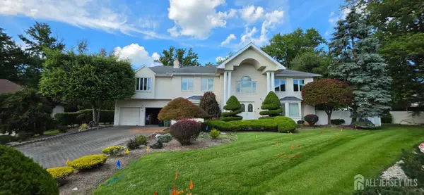 -6 Sandra Drive, Edison, NJ 08820