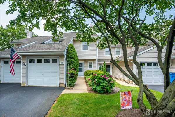 -10 Woodmere Drive, Sayreville, NJ 08859