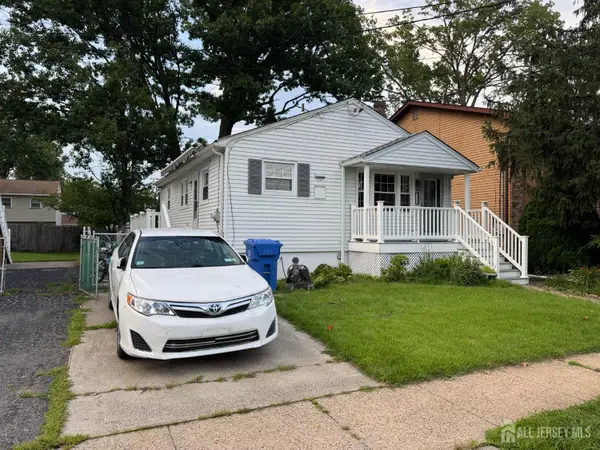 -211 E Louis Place E, Iselin, NJ 08830