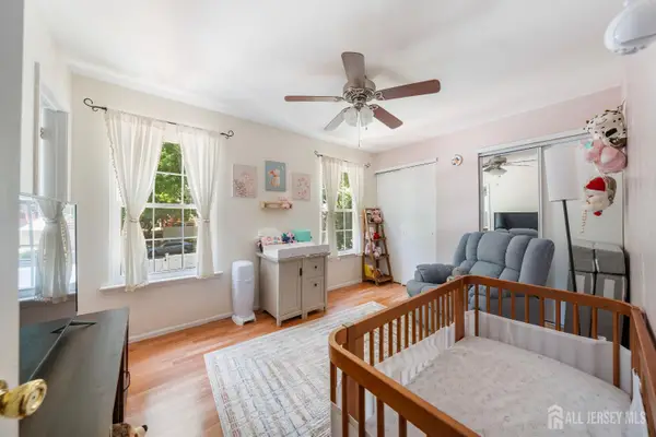 -35 E Byrnes Lane E, Sayreville, NJ 08872