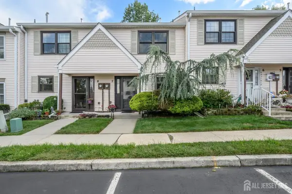 -7 King Charles Court, Englishtown, NJ 07726