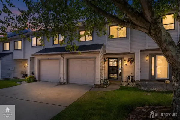-76 Lexington Circle, Old Bridge, NJ 07747