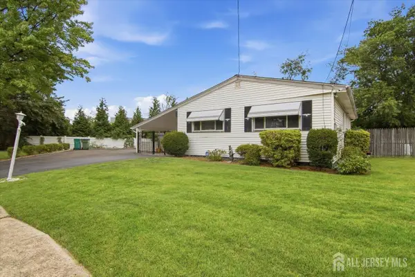 -15 Bonham Drive, Edison, NJ 08837