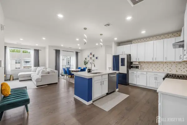 -242 Lorhan Drive, Piscataway, NJ 08854