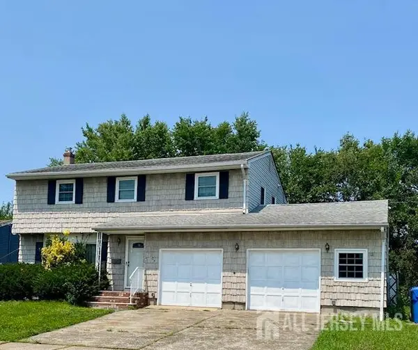 -204 Marlin Drive, Fords, NJ 08863