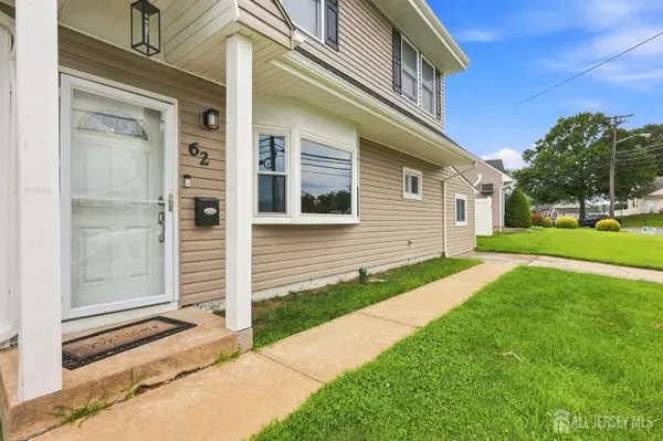 -62 Pinetree Drive, Sayreville, NJ 08859
