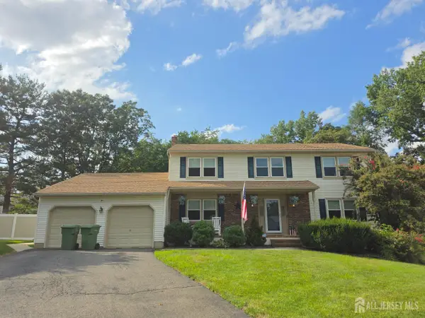 -16 Glynn Court, Sayreville, NJ 08859