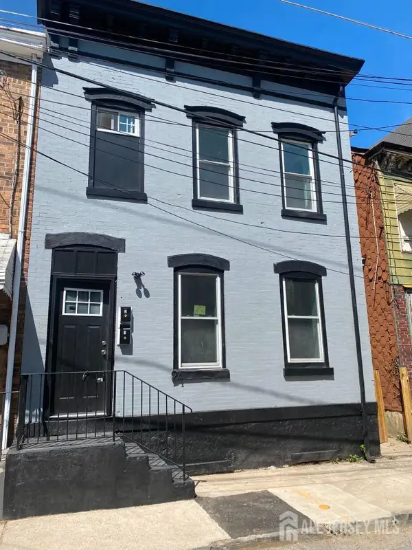 -24 Sanford Street, Trenton, NJ 08618