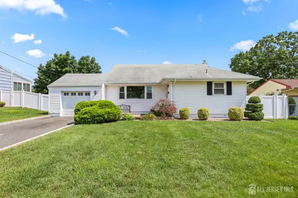 -13 Briarwood Drive, Franklin, NJ 08873