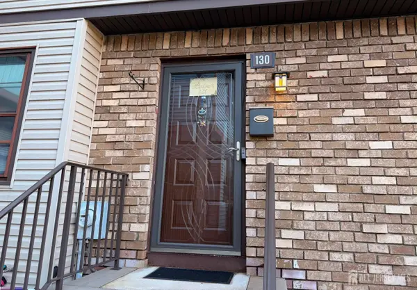 -130 Highview Drive, Woodbridge Proper, NJ 07095
