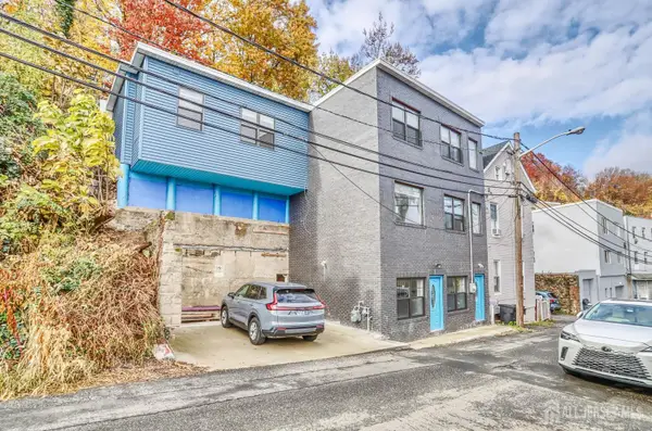 -9017 Riverside Place, North Bergen, NJ 07047