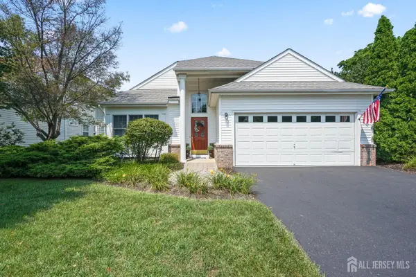 -52 Vineyard Court, Monroe, NJ 08831