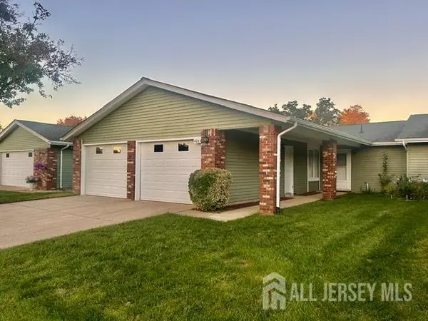 -406 Genista Plaza #b, Monroe, NJ 08831